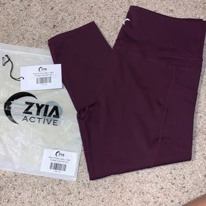 Zyia leggings